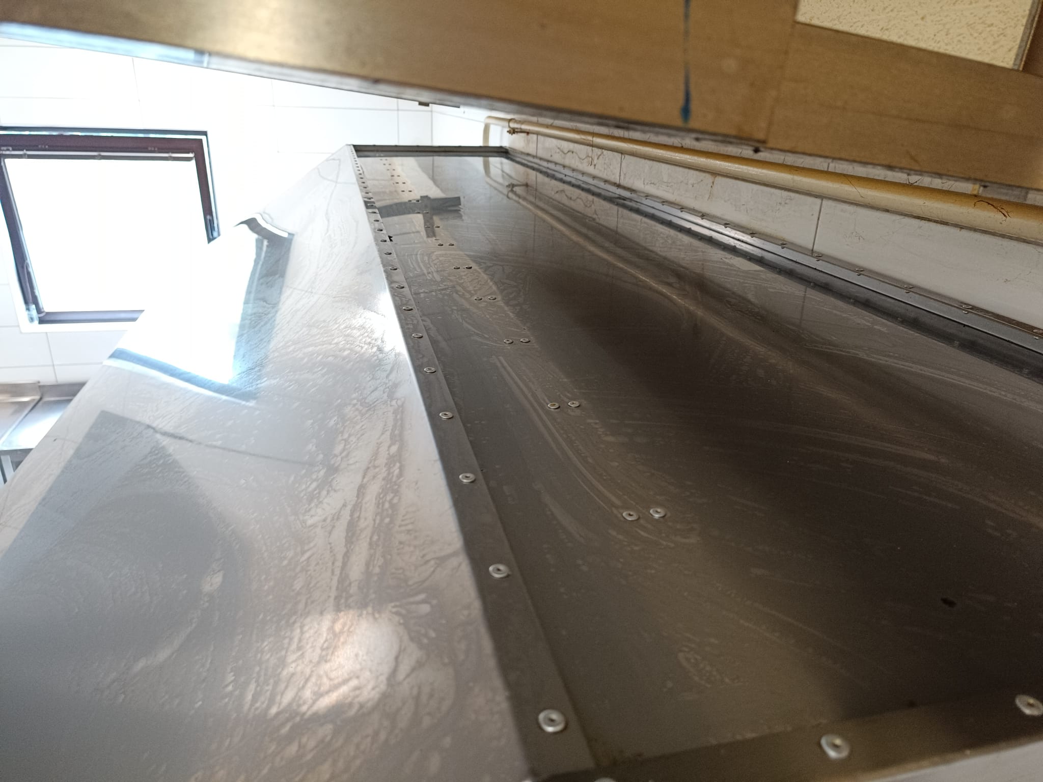 Očišćena površina restoranske nape