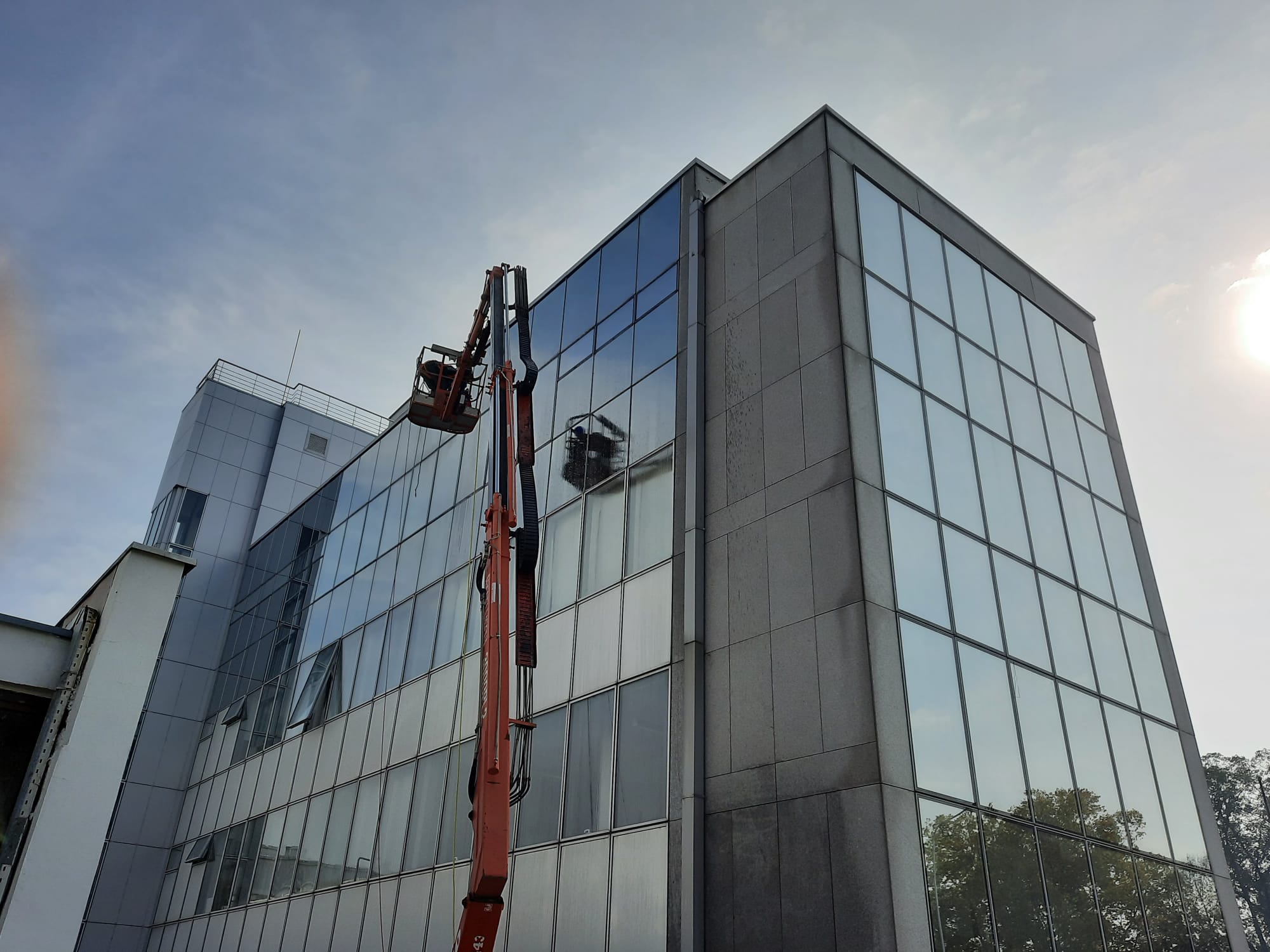 Tehnički radovi i čišćenje na poslovnom objektu