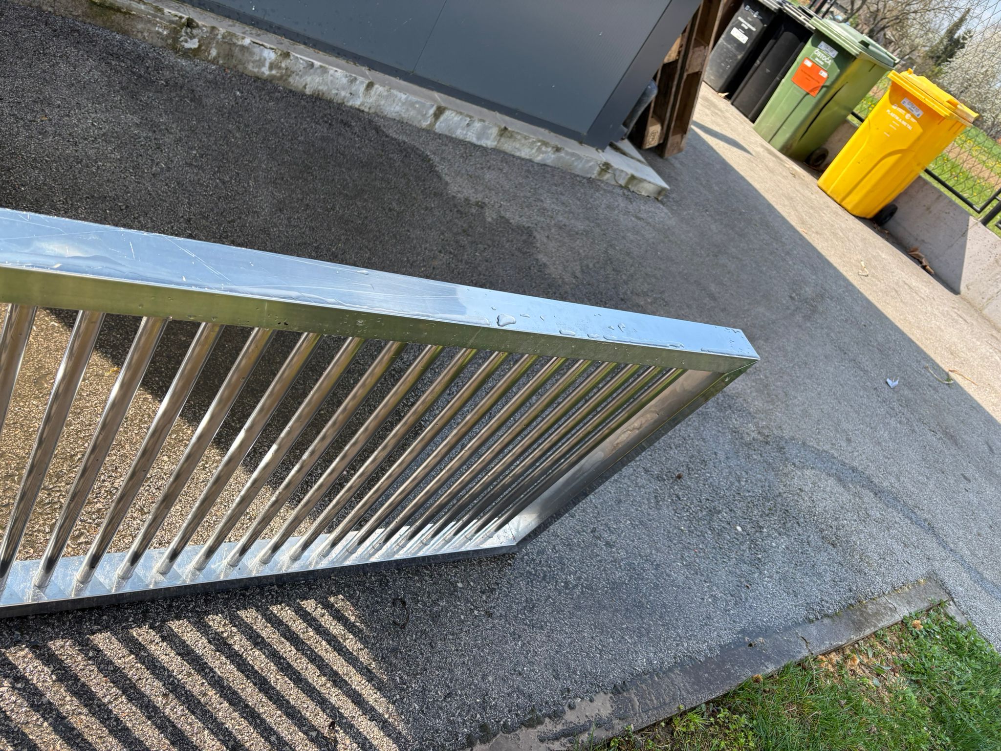 Očišćen metalni filter restoranske nape