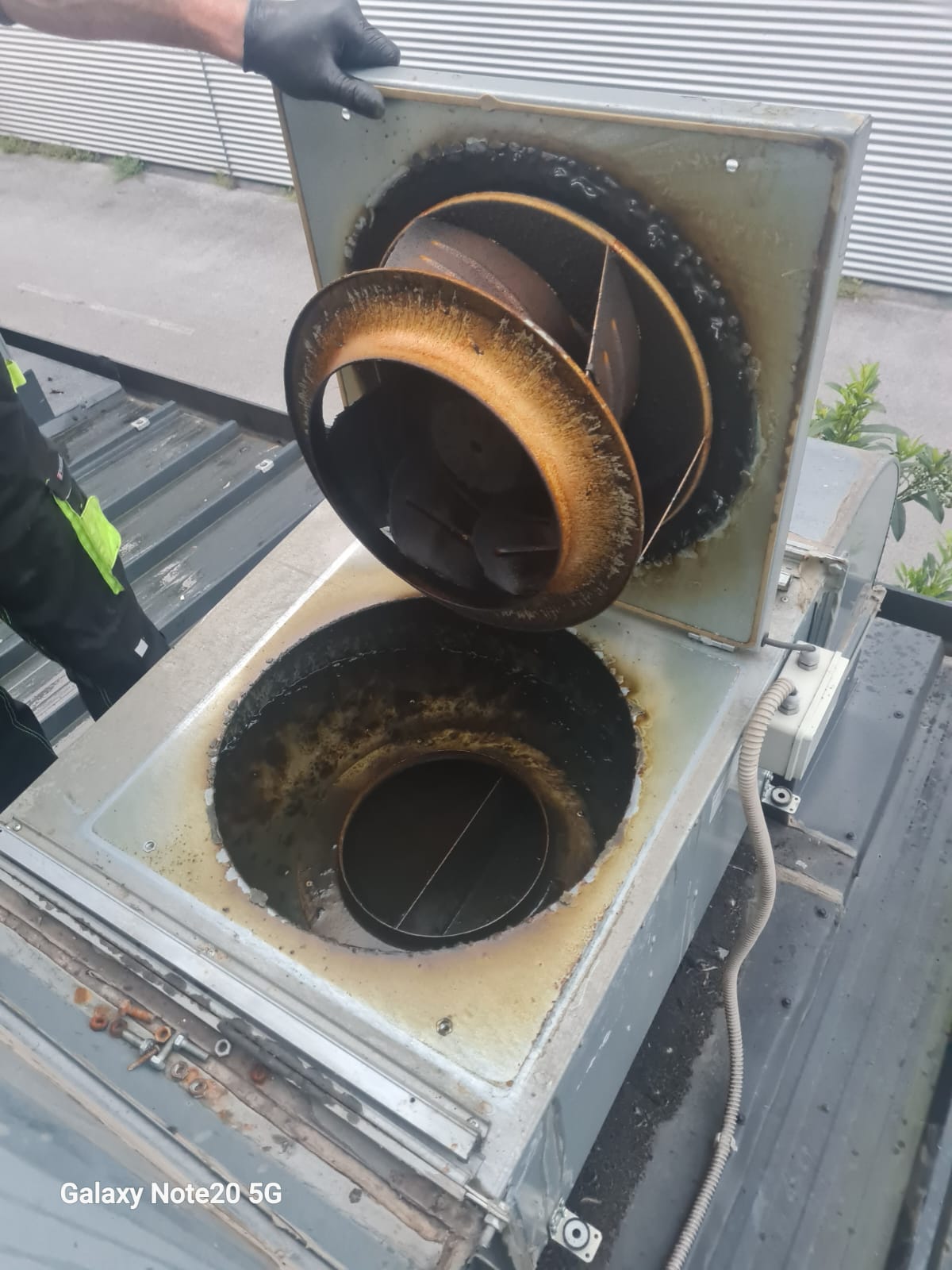 Ventilacijski sklop prije čišćenja